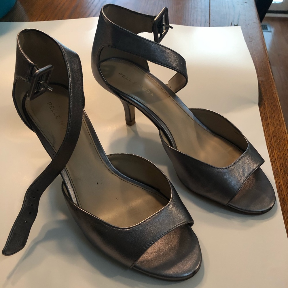 Elegant dress and shoes. - Picture 4 of 5